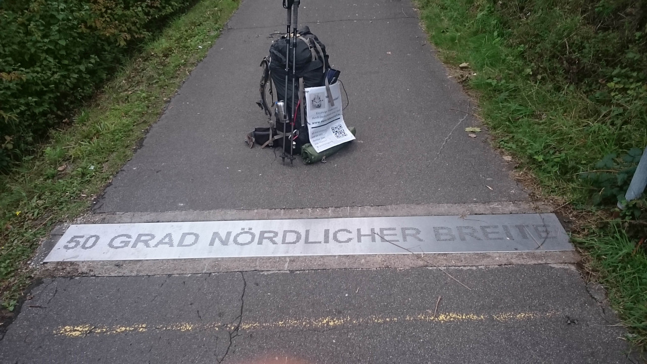 On Foot and Without Money, Bild 3